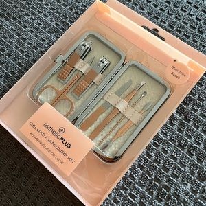 Deluxe Manicure Kit